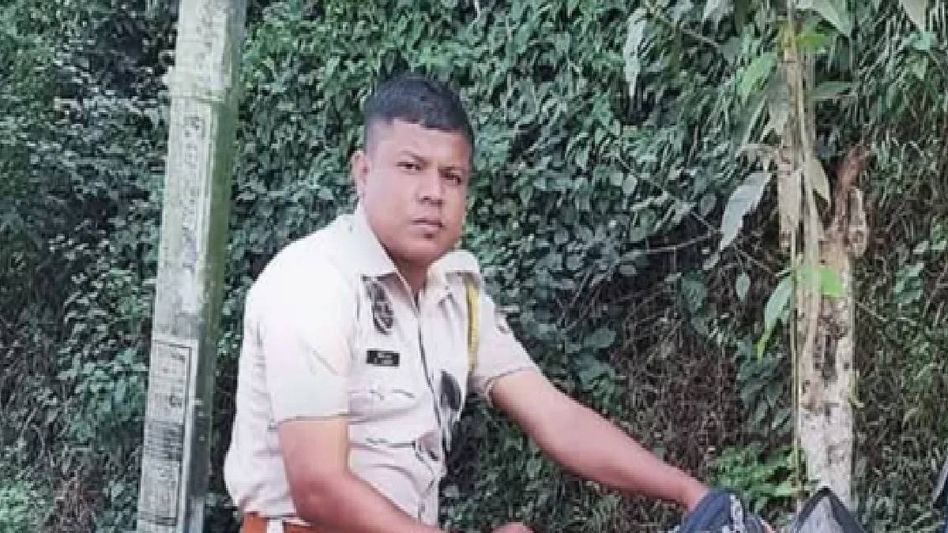 Assam: Home Guard arrested for accepting bribe from traffic violator Assam: Home Guard arrested for accepting bribe from traffic violator