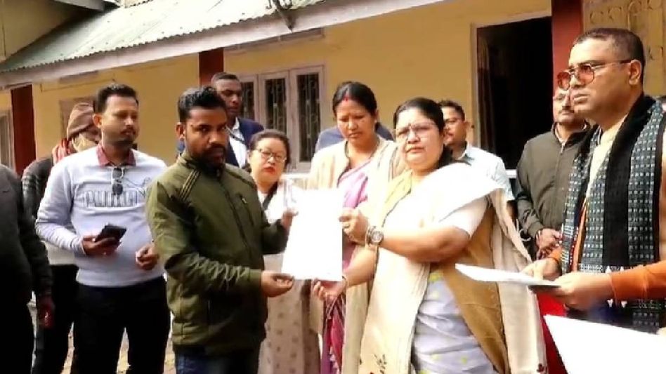 Assam: MP Bijuli Kalita Medhi extends support to chronic disease patients through CM Relief Fund Assam: MP Bijuli Kalita Medhi extends support to chronic disease patients through CM Relief Fund
