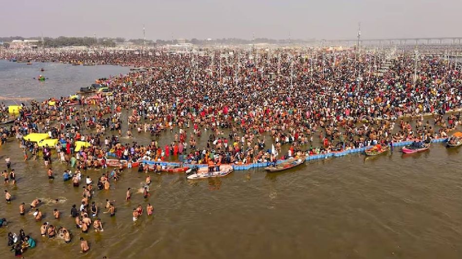 Akhilesh Yadav calls for handover of Maha Kumbh to army following stampede Akhilesh Yadav calls for handover of Maha Kumbh to army following stampede