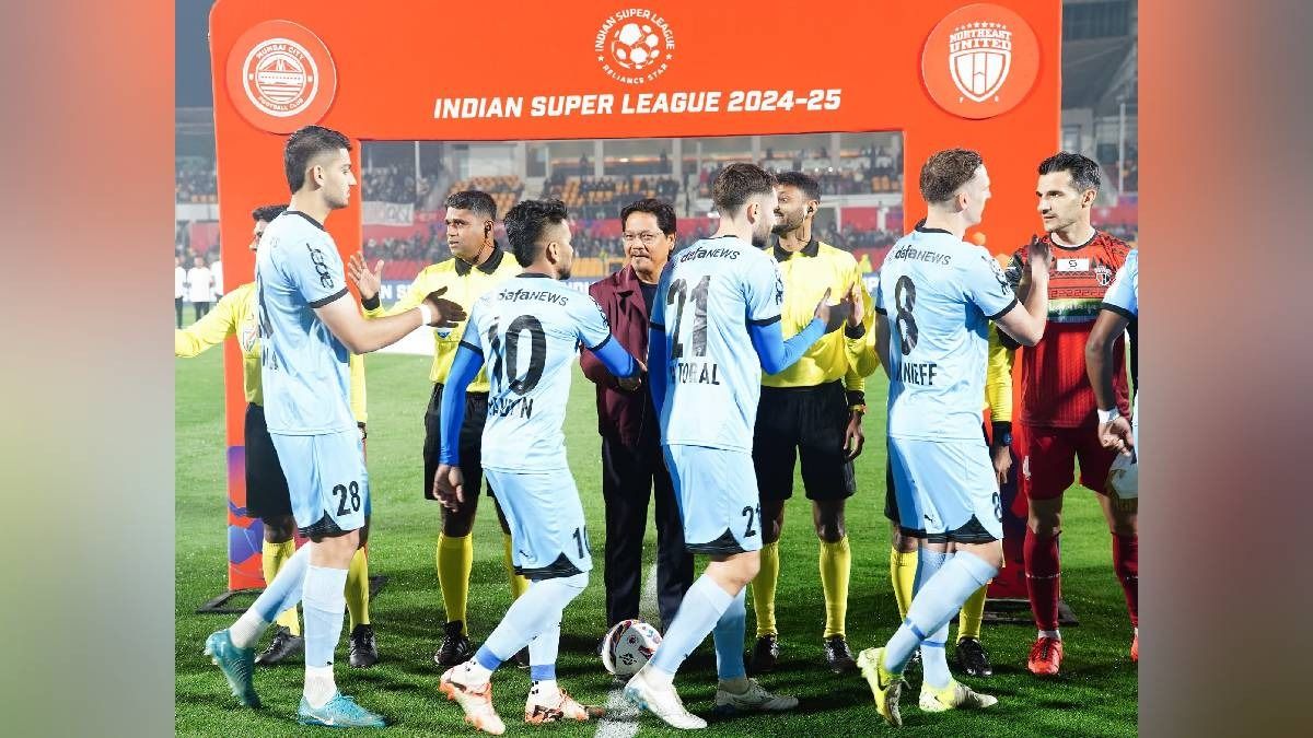 Meghalaya CM attends historic ISL match in Shillong; over 14,000 fans gather Meghalaya CM attends historic ISL match in Shillong; over 14,000 fans gather