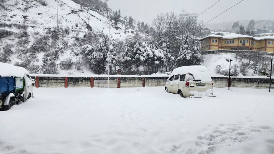 Arunachal: Tawang enveloped in thick snow as heavy snowfall disrupts daily life Arunachal: Tawang enveloped in thick snow as heavy snowfall disrupts daily life