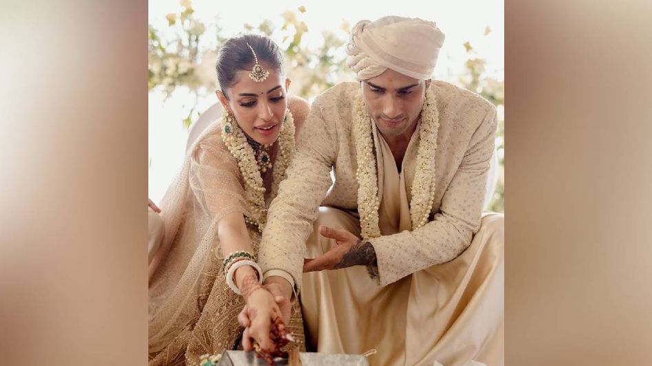Bollywood actor Prateik Babbar marries Priya Banerjee in intimate ceremony Bollywood actor Prateik Babbar marries Priya Banerjee in intimate ceremony