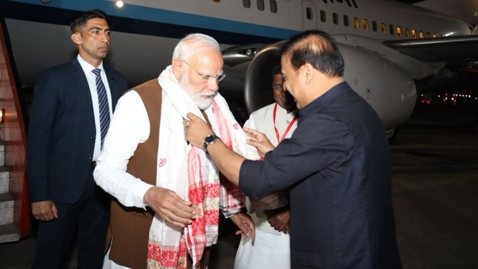PM Modi arrives in Guwahati, Assam CM welcomes him PM Modi arrives in Guwahati, Assam CM welcomes him