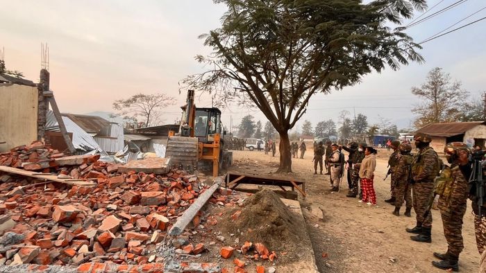 Manipur: Security forces dismantle illegal checkpoints on highway