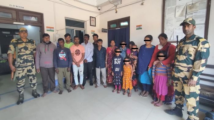 Tripura: 13 Bangladeshi nationals, 3 Indian touts held in Unakoti