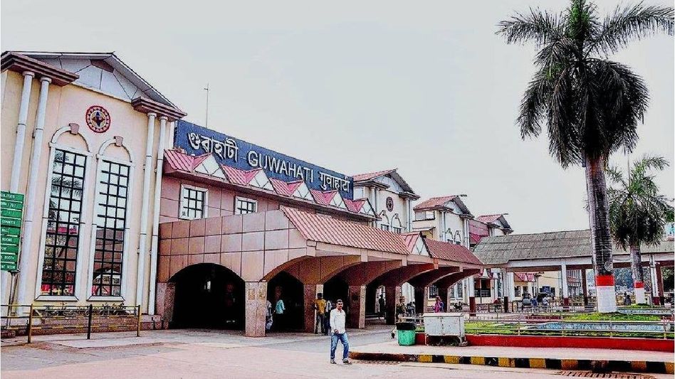 Assam: RPF crackdown on organized theft gang at Guwahati Railway Station, 4 arrested Assam: RPF crackdown on organized theft gang at Guwahati Railway Station, 4 arrested