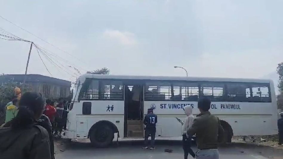 Manipur: 27 security personnel injured in clashes with protesters as violence mars day 1 of 'free movement' Manipur: 27 security personnel injured in clashes with protesters as violence mars day 1 of 'free movement'