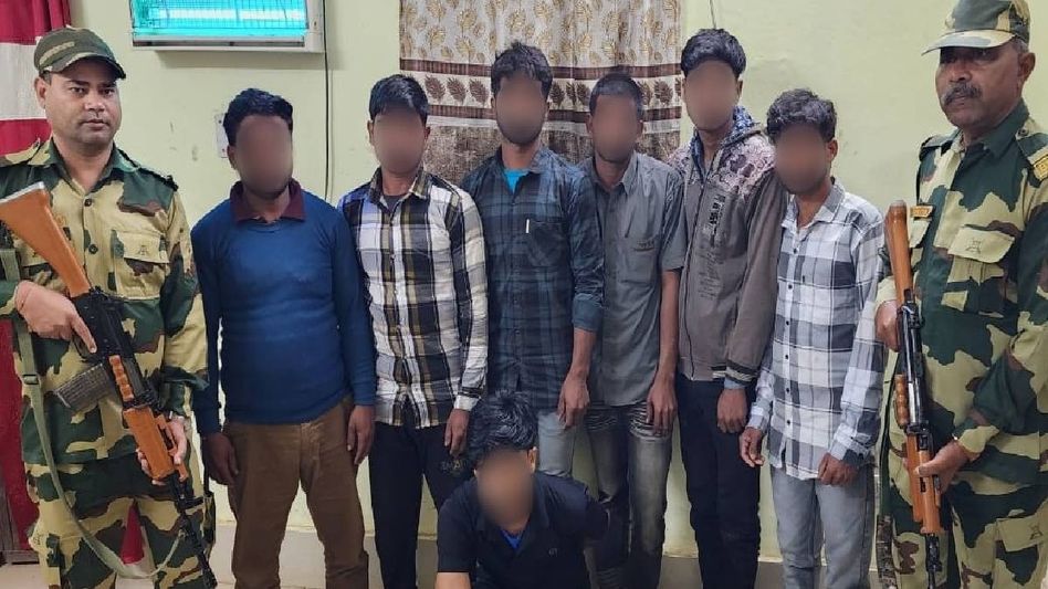 Tripura: BSF detained 29 Bangladeshi, 7 touts; seized drugs worth Rs 2 crore Tripura: BSF detained 29 Bangladeshi, 7 touts; seized drugs worth Rs 2 crore