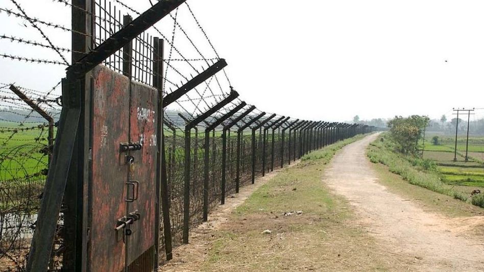 Tripura: BSF seizes used mobile phones worth Rs 42 lakh at Indo-Bangladesh border Tripura: BSF seizes used mobile phones worth Rs 42 lakh at Indo-Bangladesh border