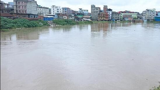 Manipur: Senapati admin cracks down on river pollution, bans waste disposal in clean-up drive