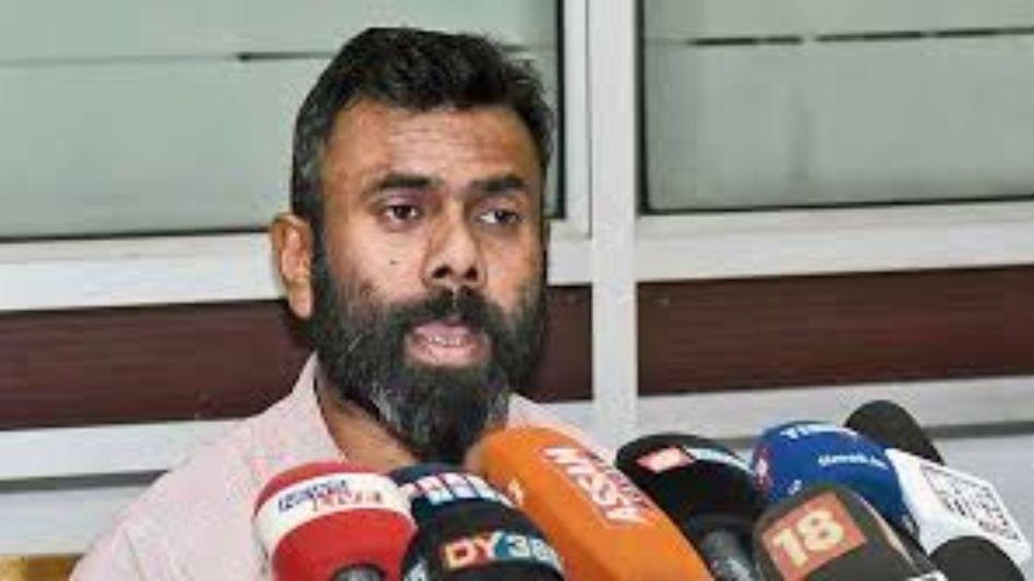 Assam BJP MLA ordered to apologize for attempting to attack Akhil Gogoi in Assembly Assam BJP MLA ordered to apologize for attempting to attack Akhil Gogoi in Assembly