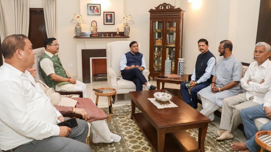 Himanta Biswa Sarma meets NDA MPs from Assam, discusses state's issues Himanta Biswa Sarma meets NDA MPs from Assam, discusses state's issues
