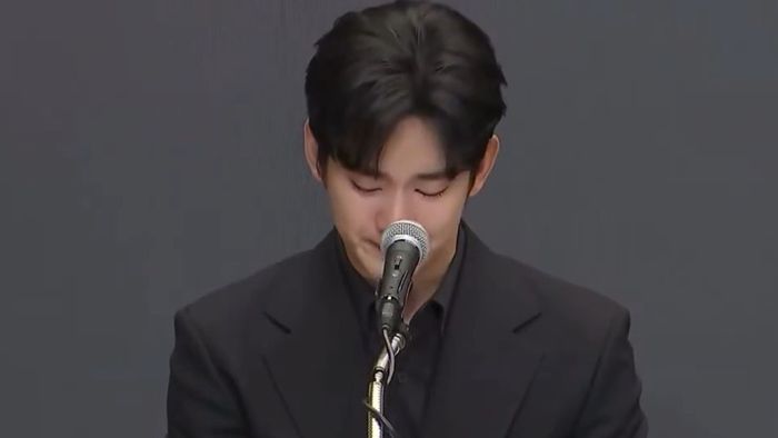 Kim Soo-hyun breaks down: 'I will accept criticism, but that doesn't make lies true'