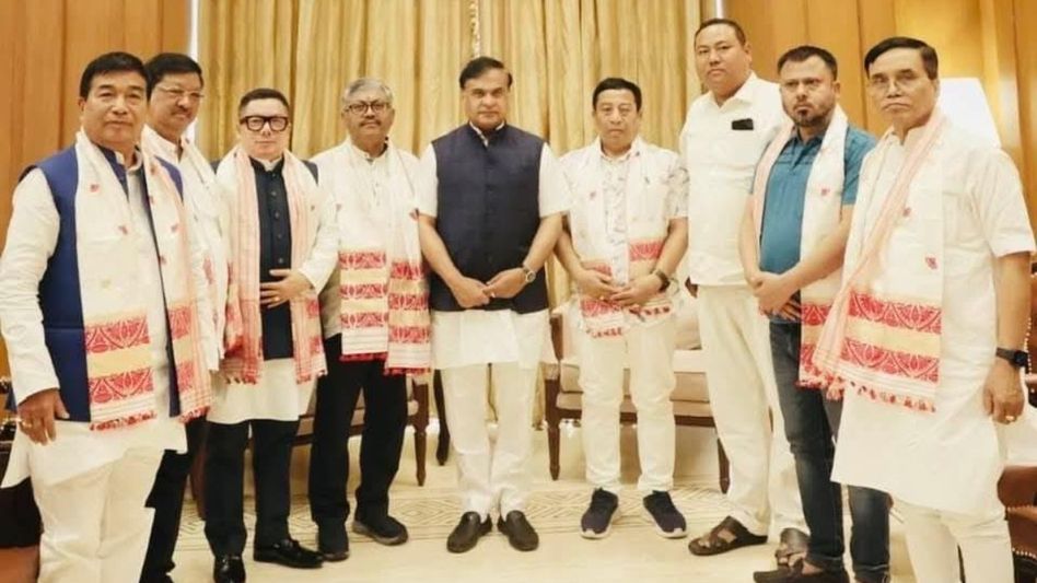 Seven Manipur MLAs meet Himanta Biswa Sarma in Guwahati amid political churn Seven Manipur MLAs meet Himanta Biswa Sarma in Guwahati amid political churn