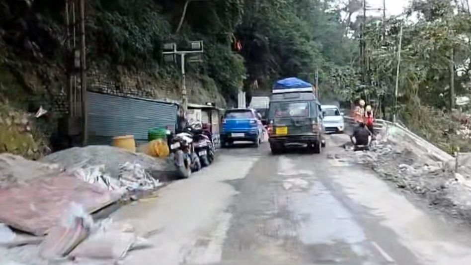 Sikkim: Movement of heavy vehicles restricted in Kalimpong Sikkim: Movement of heavy vehicles restricted in Kalimpong