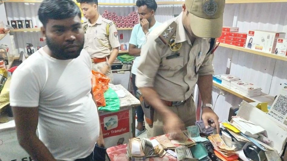 Assam: 7.86g of suspected brown sugar seized in Tamarhat, one arrested  Assam: 7.86g of suspected brown sugar seized in Tamarhat, one arrested