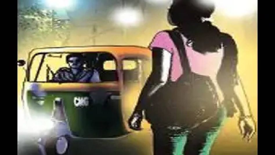 Tripura: FIR filed after girl sexually harassed in auto, outrage on social media after video goes viral Tripura: FIR filed after girl sexually harassed in auto, outrage on social media after video goes viral