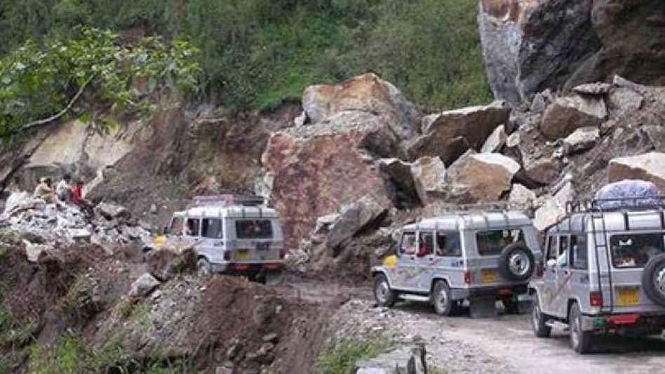 Sikkim: NH 10 to face intermittent closures on April 18-19 for repair work Sikkim: NH 10 to face intermittent closures on April 18-19 for repair work