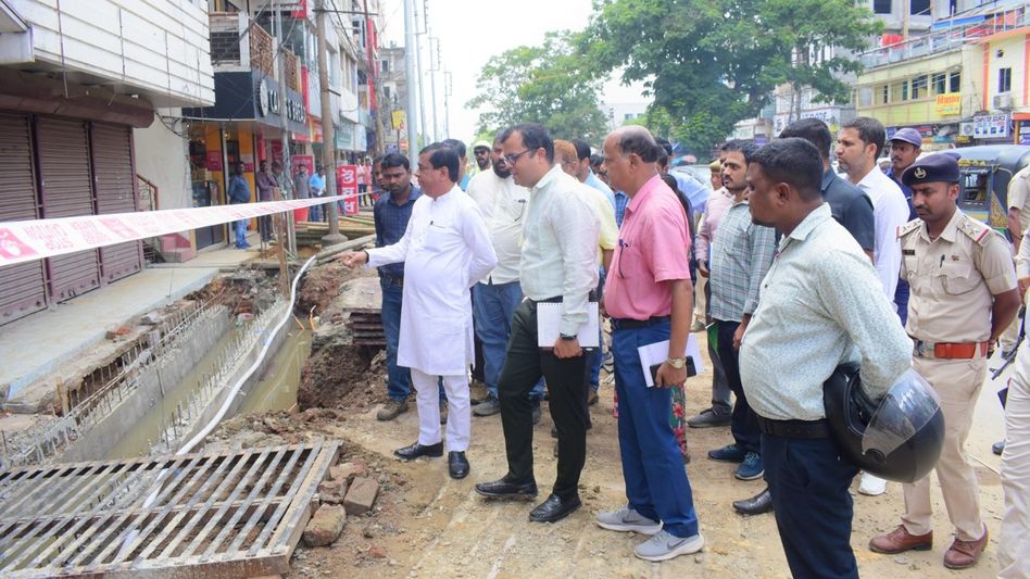 Ex-Tripura CM accused of blocking drain work, mayor warns of legal actions Ex-Tripura CM accused of blocking drain work, mayor warns of legal actions
