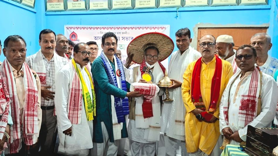 Assam Sahitya Sabha's ‘Mon Jura Anusthan’ held in Dhubri, former VP honoured with ‘Seemanta Prahari’ award Assam Sahitya Sabha's ‘Mon Jura Anusthan’ held in Dhubri, former VP honoured with ‘Seemanta Prahari’ award