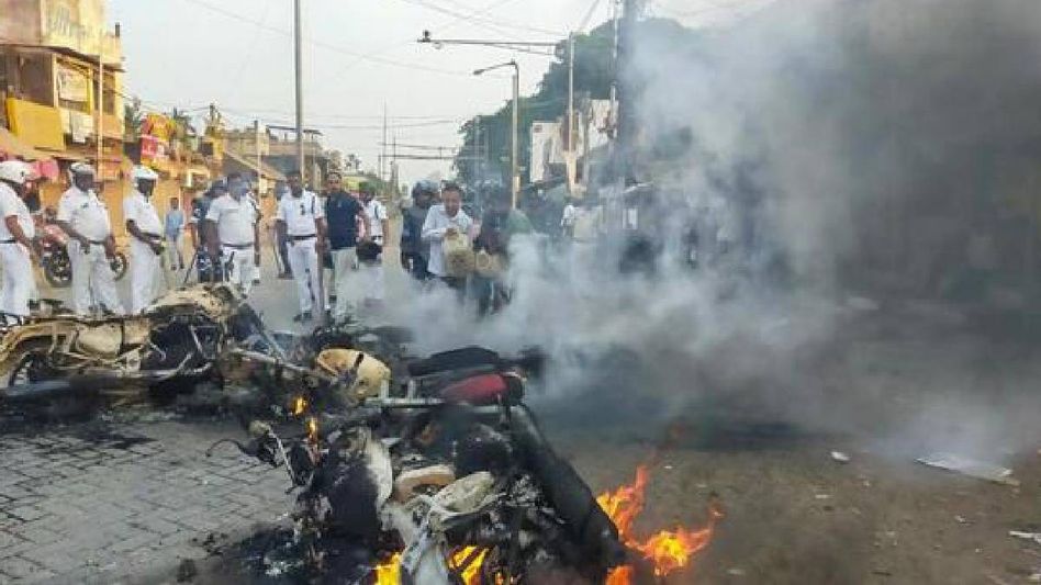 Violence erupts in Bhangar during ISF protest, vehicles torched, clashes with police reported Violence erupts in Bhangar during ISF protest, vehicles torched, clashes with police reported