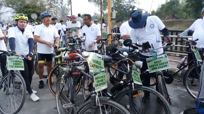 Manipur: Hundreds join Earth Day cyclothon in Imphal to fight climate change
