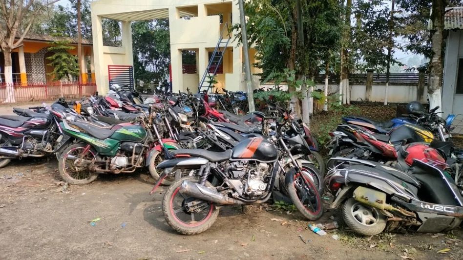 Mizoram police disable 60 Chinese motorcycles owned by Myanmar refugees in Lunglei Mizoram police disable 60 Chinese motorcycles owned by Myanmar refugees in Lunglei