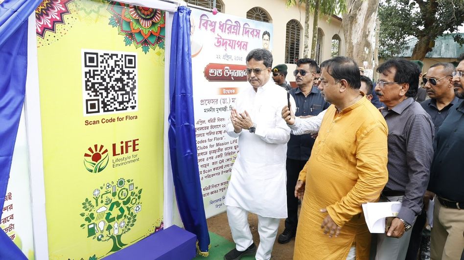 Tripura CM launches detailed 'QR codes' to boost environmental awareness among students Tripura CM launches detailed 'QR codes' to boost environmental awareness among students