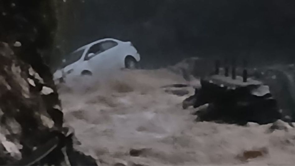 Tour operators directed to ensure safety of stranded tourists in North Sikkim, details inside Tour operators directed to ensure safety of stranded tourists in North Sikkim, details inside