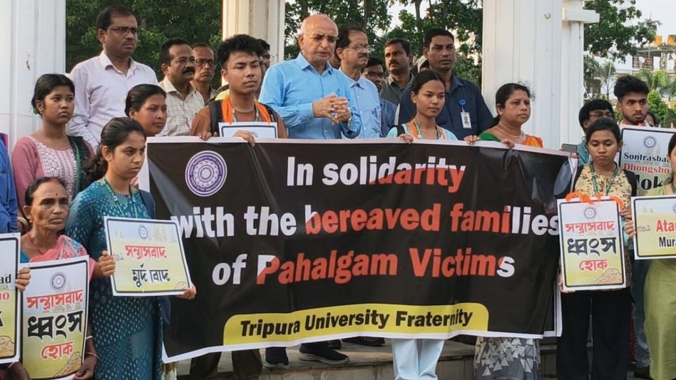 Statewide protests in Tripura over Pahalgam terror attacks, demand strict action against perpetrators Statewide protests in Tripura over Pahalgam terror attacks, demand strict action against perpetrators