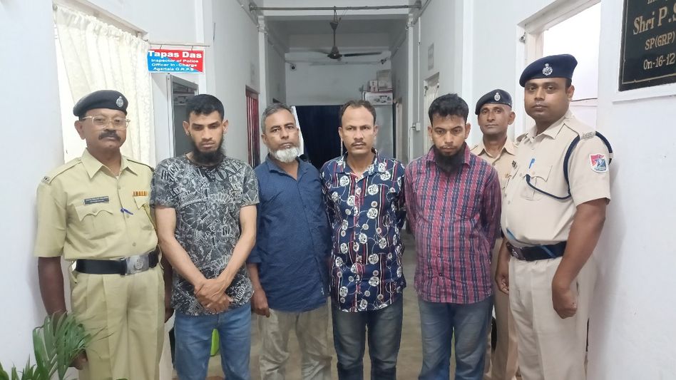 Four Bangladeshis held at Agartala railway station; bid to travel to other states foiled Four Bangladeshis held at Agartala railway station; bid to travel to other states foiled