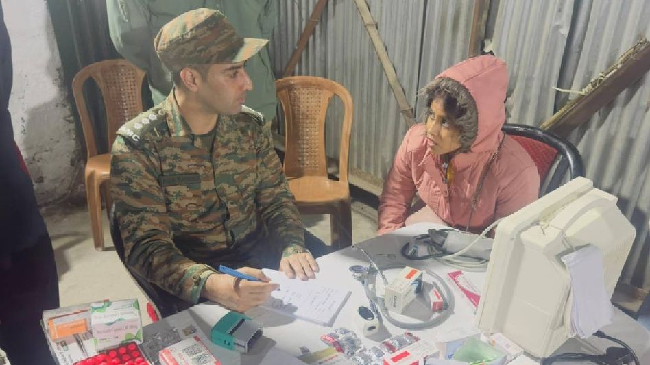 Indian army joins relief operations, assists stranded tourists in North Sikkim Indian army joins relief operations, assists stranded tourists in North Sikkim