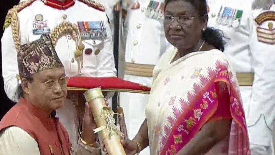 President confers Padma Shri on Sikkim’s cultural icon Naren Gurung President confers Padma Shri on Sikkim’s cultural icon Naren Gurung