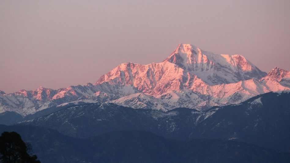 Mt Everest access may be limited to seasoned mountaineers with 7k mtrs climbs Mt Everest access may be limited to seasoned mountaineers with 7k mtrs climbs