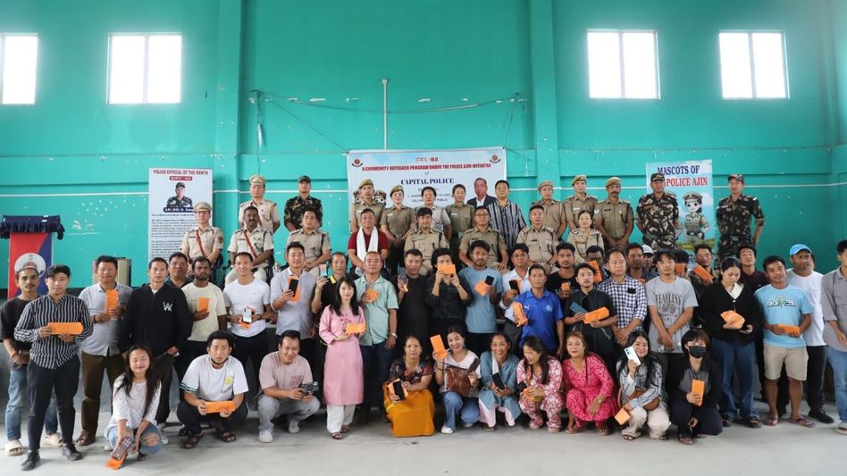 Arunachal cops return 75 lost mobile phones at SAMVAD event in Chimpu Arunachal cops return 75 lost mobile phones at SAMVAD event in Chimpu