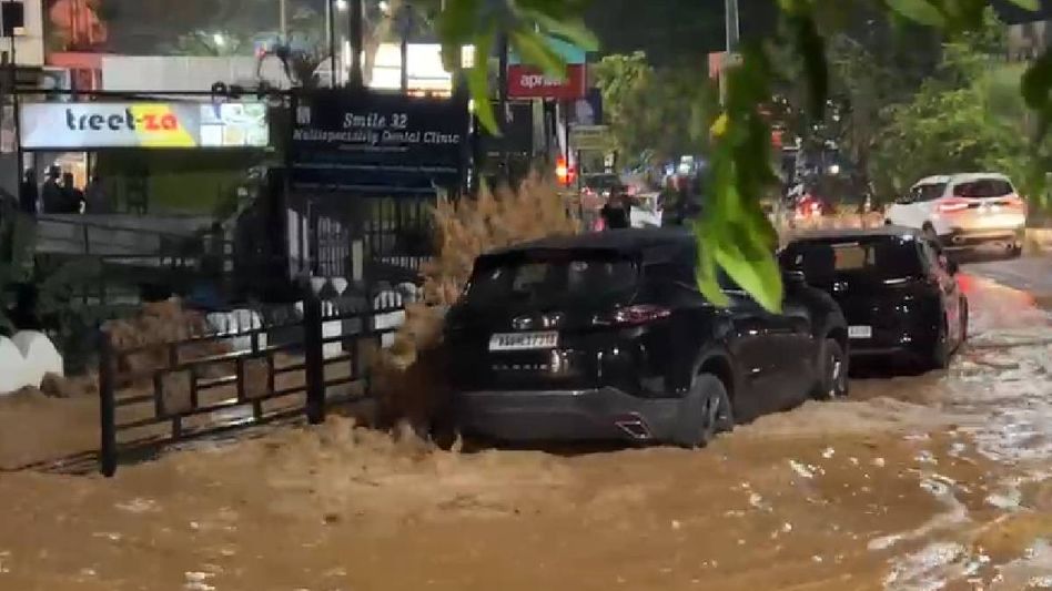 Assam: Pipeline burst in Guwahati's Chandmari area sparks chaos, road severely damaged, traffic halted Assam: Pipeline burst in Guwahati's Chandmari area sparks chaos, road severely damaged, traffic halted