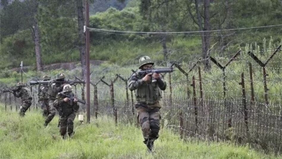 Pakistani troops continue unprovoked firing along LoC in J&K amid escalated tensions Pakistani troops continue unprovoked firing along LoC in J&K amid escalated tensions