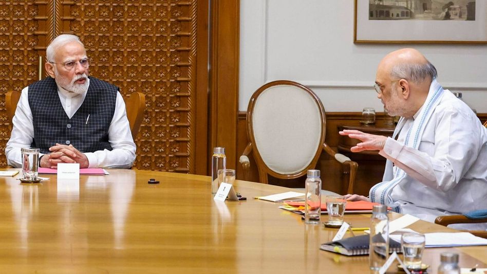 LoC heats up as 10 Indians killed, Amit Shah orders civilian evacuation LoC heats up as 10 Indians killed, Amit Shah orders civilian evacuation