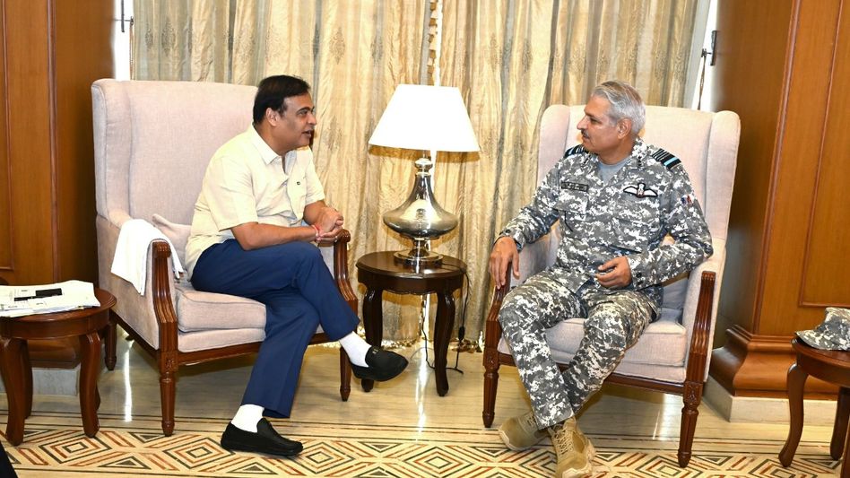 Himanta Biswa Sarma, Eastern Air Command officer discuss "matters of importance" Himanta Biswa Sarma, Eastern Air Command officer discuss "matters of importance"