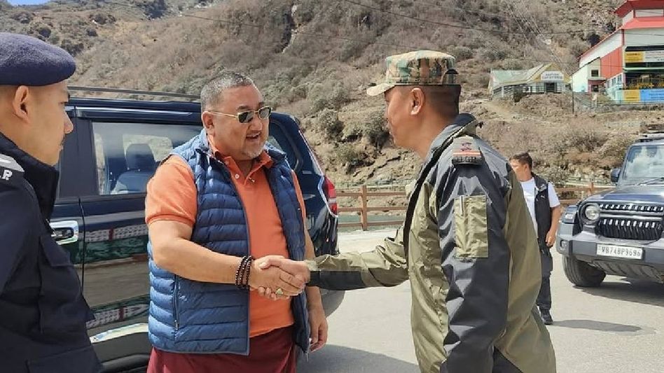 Sikkim minister visits Nathula to uplift troop morale Sikkim minister visits Nathula to uplift troop morale