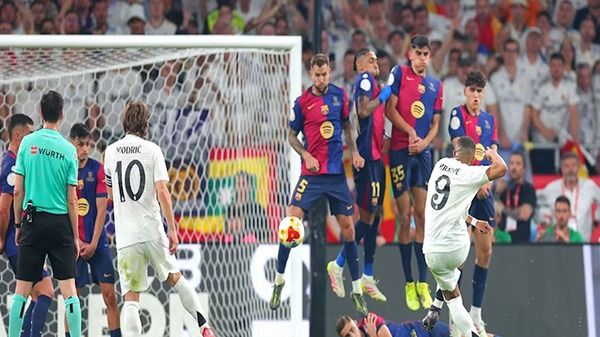 Title race on line as Barcelona host Real Madrid in season-defining El Clásico