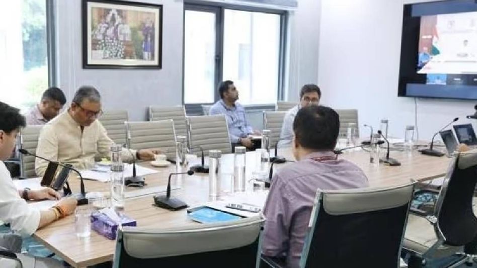 Tripura CM seeks AIIMS, international flight services, natural gas price concessions, holds meeting with Scindia Tripura CM seeks AIIMS, international flight services, natural gas price concessions, holds meeting with Scindia