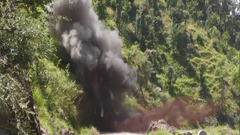 Army neutralizes live Pakistani shell in Jammu and Kashmir's Poonch Army neutralizes live Pakistani shell in Jammu and Kashmir's Poonch