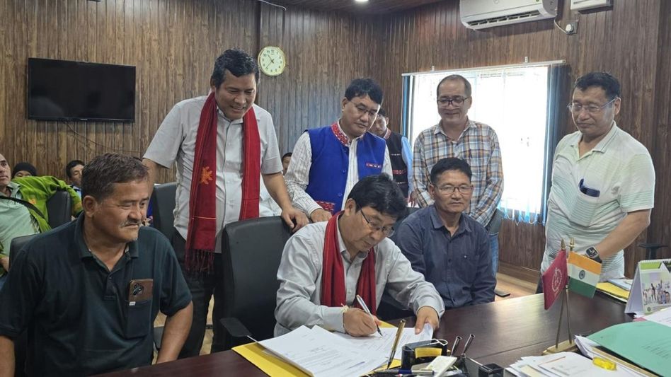 Arunachal govt-villagers ink deal for Siang multipurpose project feasibility study Arunachal govt-villagers ink deal for Siang multipurpose project feasibility study