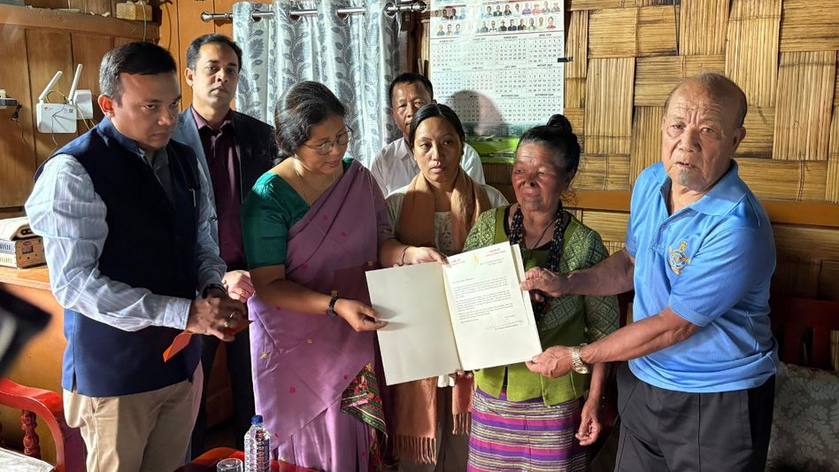 Assam hands over ex gratia to families of Pahalgam terror attack victims Assam hands over ex gratia to families of Pahalgam terror attack victims
