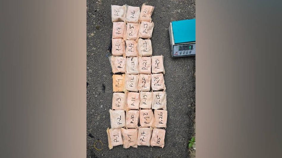 Massive drug haul in Assam, three arrested with heroin worth Rs 2 crore in Sribhumi Massive drug haul in Assam, three arrested with heroin worth Rs 2 crore in Sribhumi