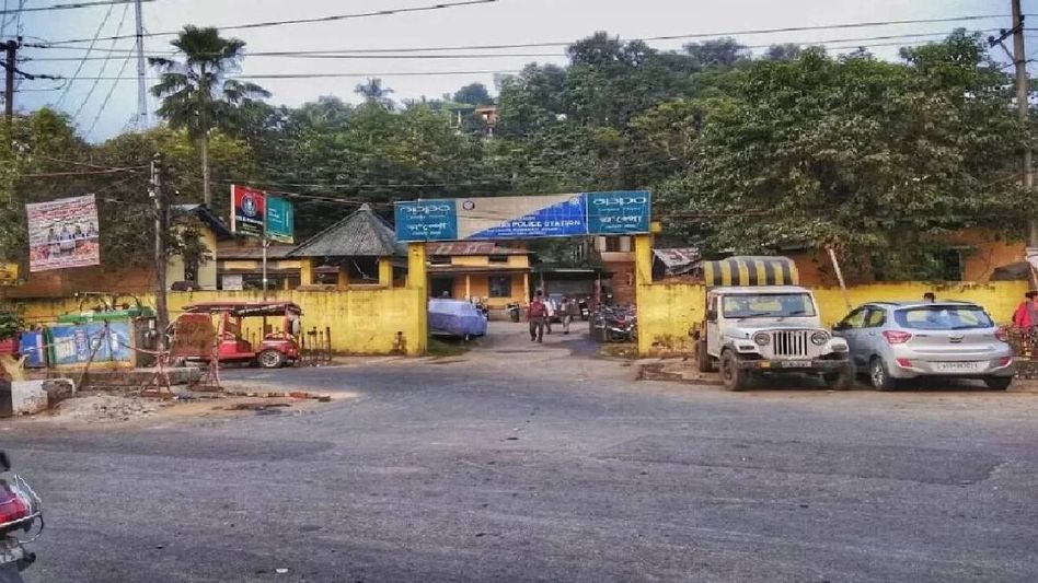 Assam: Three police personnel suspended over alleged extortion at Jalukbari checkpost Assam: Three police personnel suspended over alleged extortion at Jalukbari checkpost