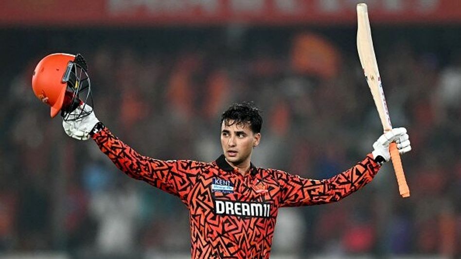 IPL: Abhishek Sharma in elite club with back-to-back 400+ run seasons at 180+ strike IPL: Abhishek Sharma in elite club with back-to-back 400+ run seasons at 180+ strike