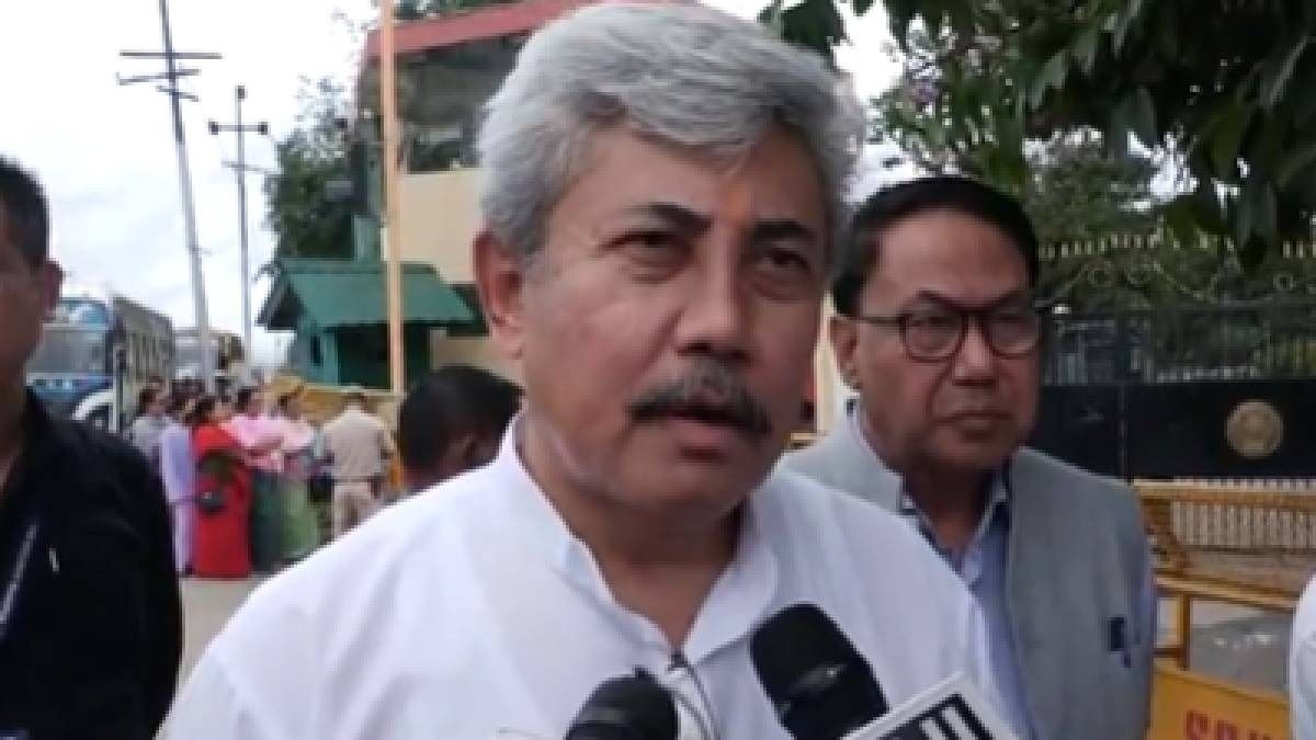 10 MLAs including 8 from BJP stake claim to form government in Manipur, meet Governor Bhalla 10 MLAs including 8 from BJP stake claim to form government in Manipur, meet Governor Bhalla