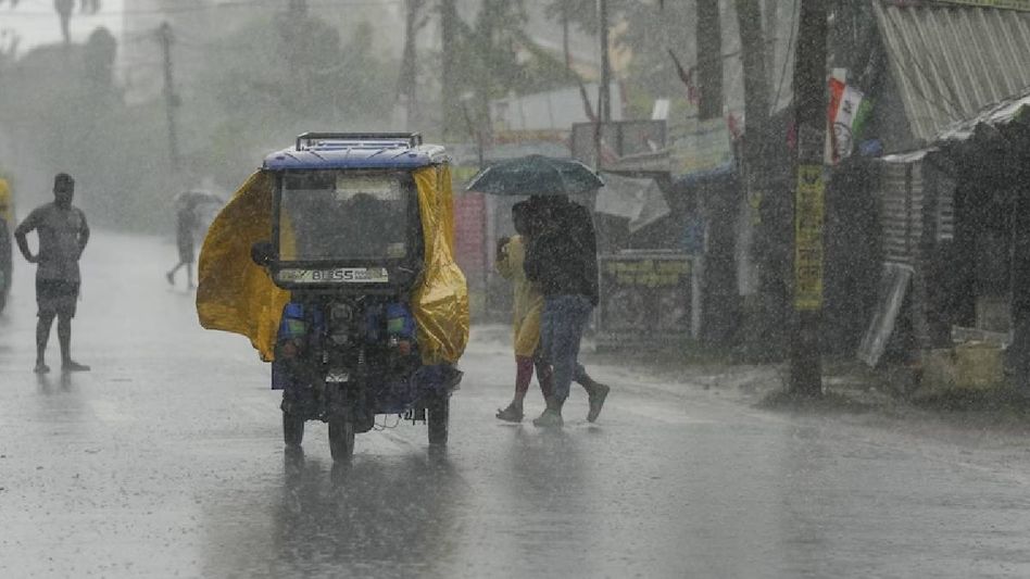 Assam: IMD issues thunderstorm alert as flood situation worsens; 6 districts flooded, over 12,000 affected Assam: IMD issues thunderstorm alert as flood situation worsens; 6 districts flooded, over 12,000 affected